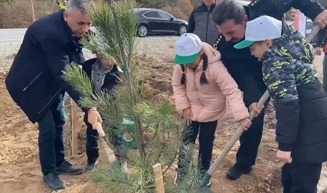Kütahya'da şehitler anısına 400 fidan toprakla buluştu
