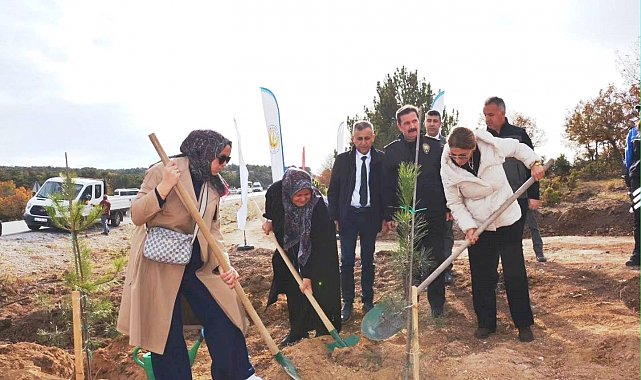 Kütahya'da şehitler için 350 fidan toprakla buluştu