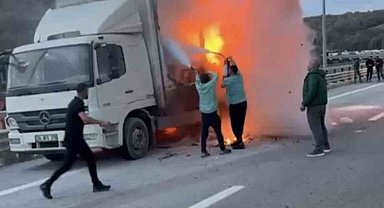 Kuzey Marmara Otoyolu'nda kamyon alev alev yandı
