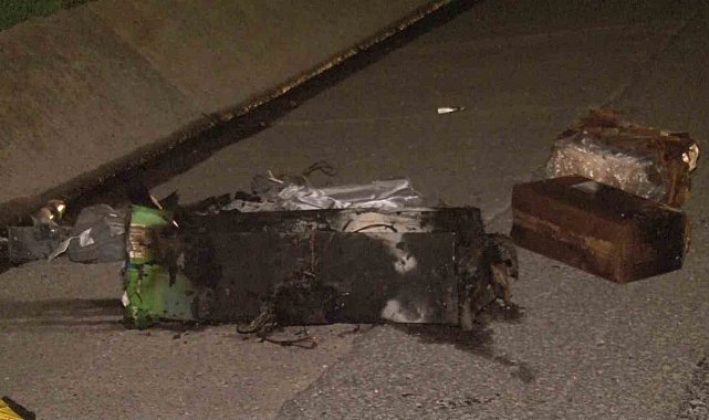 Kuzey Marmara Otoyolu'nda kamyonun lastiğinde başlayan yangın, dorseyi kullanılamaz hale getirdi