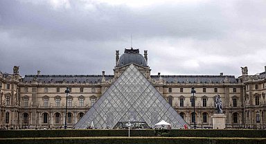 Louvre Müzesi'nde 88 milyon dolarlık soygunun ardından "100 kameralık" ekstra önlem