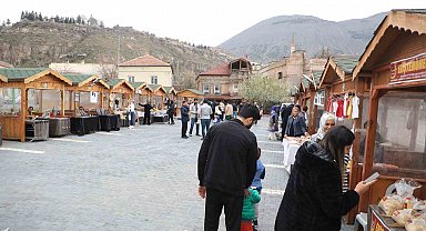 Maharetli Eller Pazarı Kasım'da yine dolup taştı