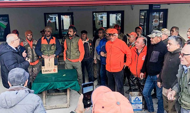 Mahsullerini korumak isteyen üreticiler domuzlarla mücadele ediyor