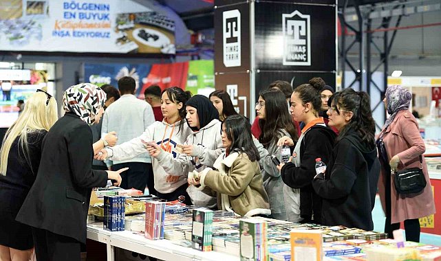 Malatya'da kitap fuarına 7'den 70'e yoğun katılım