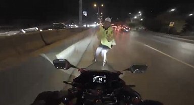 Maltepe'de motosikletin çarptığı trafik polisi yaralandı: Kaza anı kamerada