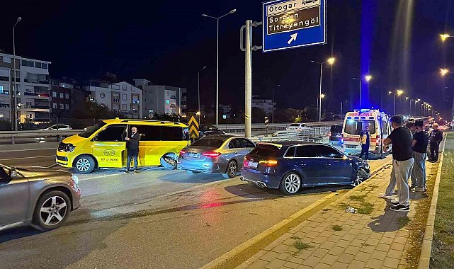 Manavgat'ta otomobil ile ticari taksi çarpıştı: 2 yaralı