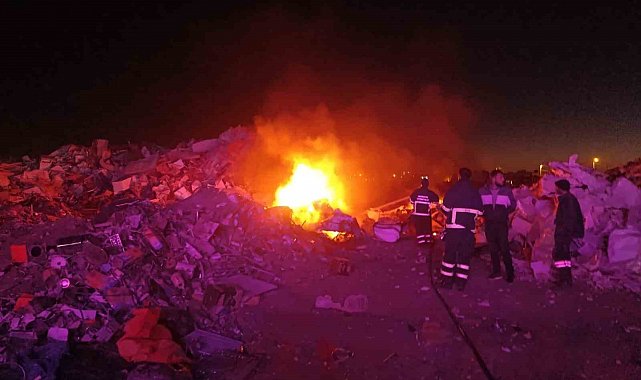 Mardin'de hurdalık alanda çıkan yangın söndürüldü