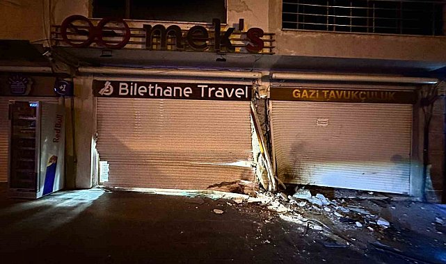 Mardin'de otomobil iş yerinin kepengine çarptı: 4 yaralı