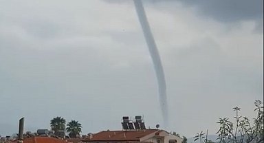 Marmaris'te oluşan hortum kameraya yansıdı