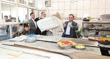Mehmet Kuş, bir fırının zimem defterini satın aldı