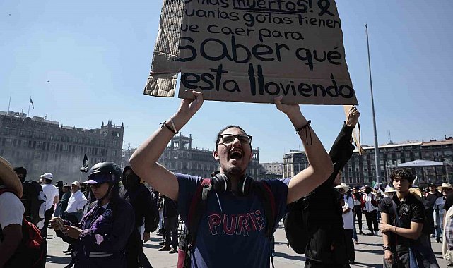Meksika'da hükümet karşıtı protesto: 100'ü polis 120 yaralı