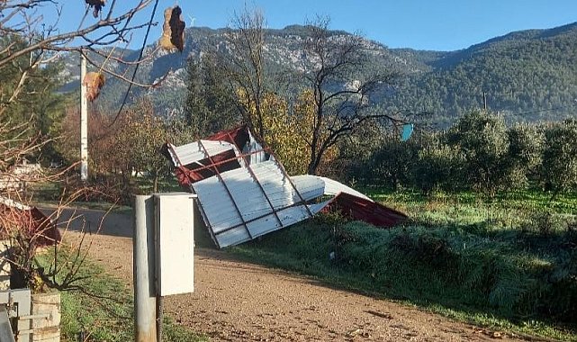 Menteşe'de fırtına yapılara zarar verdi