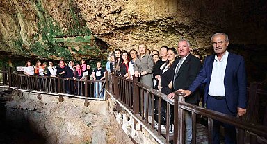 Merkezefendili kadınlar Pamukkale ve Kaklık Mağarasını geziyor