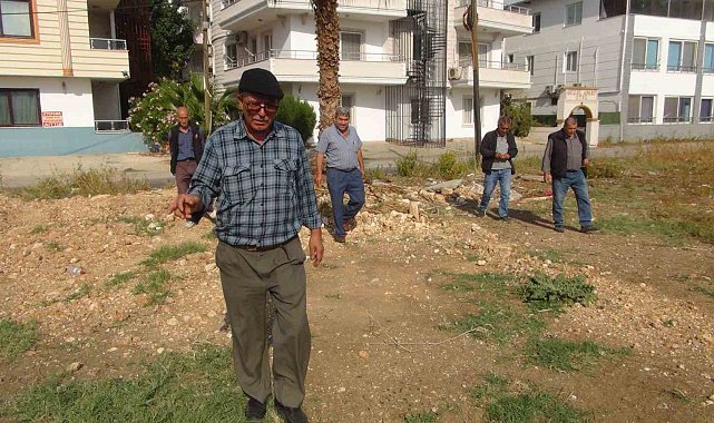 Mersin'de bir kişi yer altı su kaynaklarını bulabiliyor, bulduğunda elektrik çarpmışa dönüyor