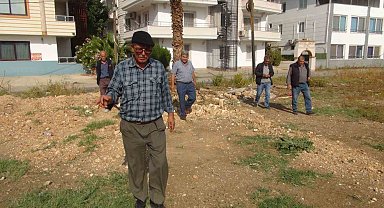 Mersin'de bir kişi yer altı su kaynaklarını bulabiliyor, bulduğunda elektrik çarpmışa dönüyor