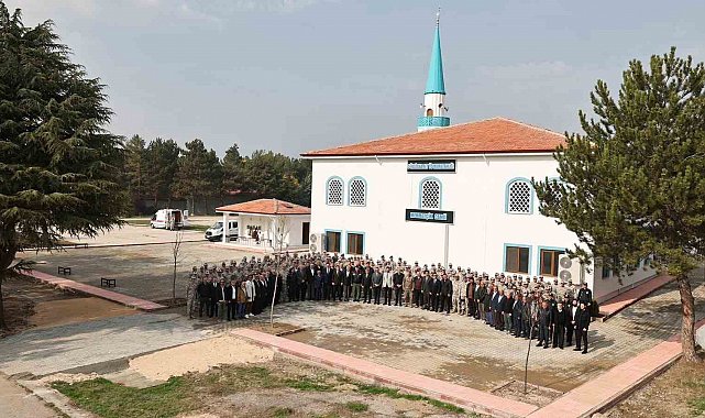 Merzifon 5'inci Ana Jet Üssü'nde inşa edilen Mehmetçik Camii ibadete açıldı
