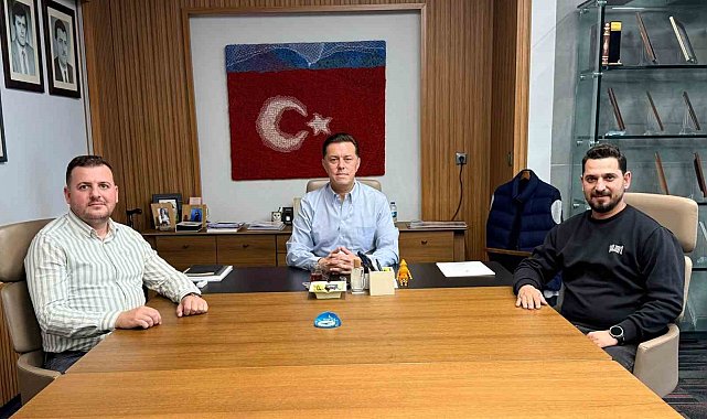 Milletvekili Hatipoğlu, görev süreleri tamamlayan ilçe başkanları ile buluştu