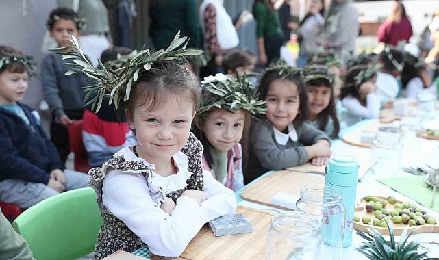 Minik eller zeytinle buluştu