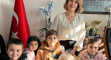 Minik öğrencilerden İlçe Milli Eğitim Müdürü'ne sıcak sürpriz