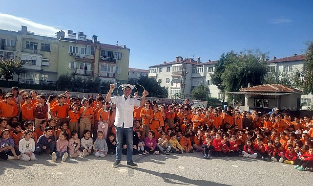 Miniklere kahkaha ve kültür şöleni