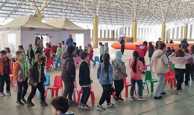 Mobil Çocuk Dostu Alan Tırı, Emek Mahallesi'nde kuruldu