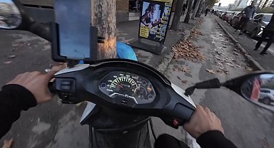Motosiklet kaydı, duba şaşırttı: Sinirle çıktı, mizahla bitti