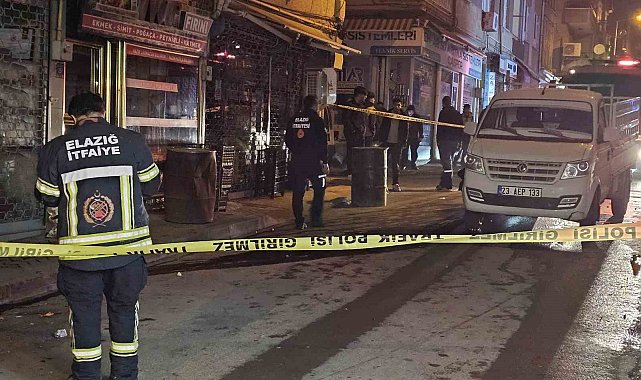 Motosikletin çarptığı pikabın yakıt deposu delindi: Yol trafiğe kapatıldı