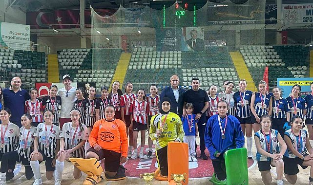 Muğla Hokey Cumhuriyet Kupası'nda şampiyonlar belli oldu