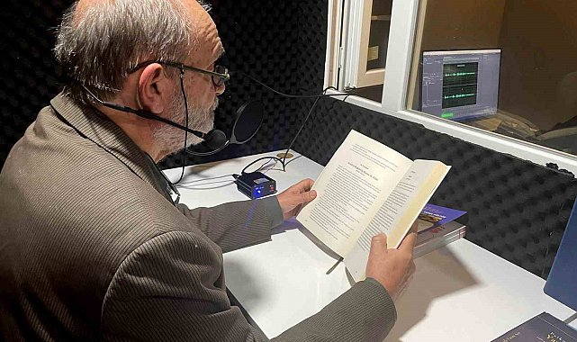 Muratpaşa'da yazar ve şairler gönüllü okuyucu oldu