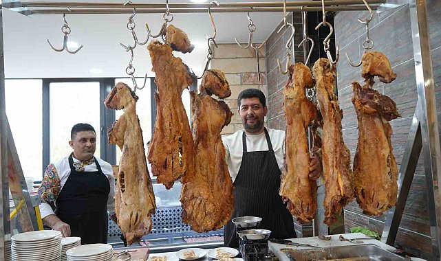 Muş'ta 15 yıllık ustalıkla büryan geleneği yaşatılıyor