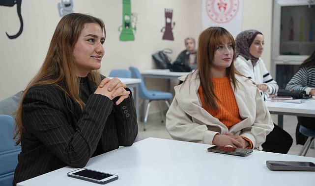 Muş'ta diksiyon ve spikerlik kursuna yoğun ilgi