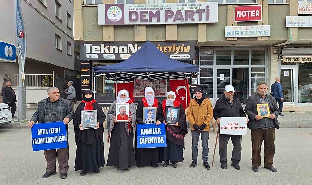 Muş'ta evlat nöbetindeki ailelerden 'teslim olsun' çağrısı