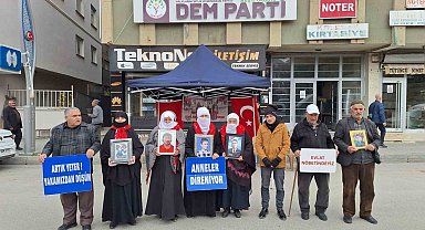 Muş'ta evlat nöbetindeki ailelerden 'teslim olsun' çağrısı