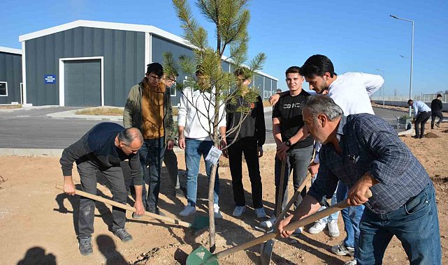 NEÜ, iki farklı etkinlikle şehitlerin hatırasını yeşertti
