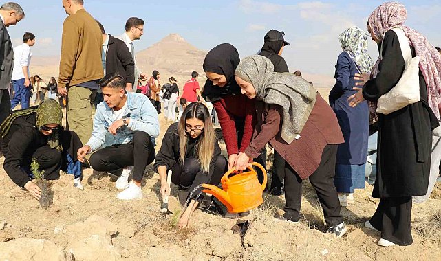NEÜ'de Milli Ağaçlandırma Günü'nde fidanlar toprakla buluştu