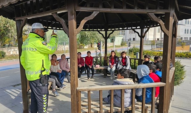 Niğde'de öğrencilere teorik ve uygulamalı trafik eğitimi