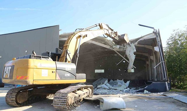 Nilüfer'de imara aykırı iki yapı yıkıldı