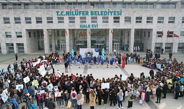 Nilüferli çocuklardan 'gelecek' için anlamlı yürüyüş