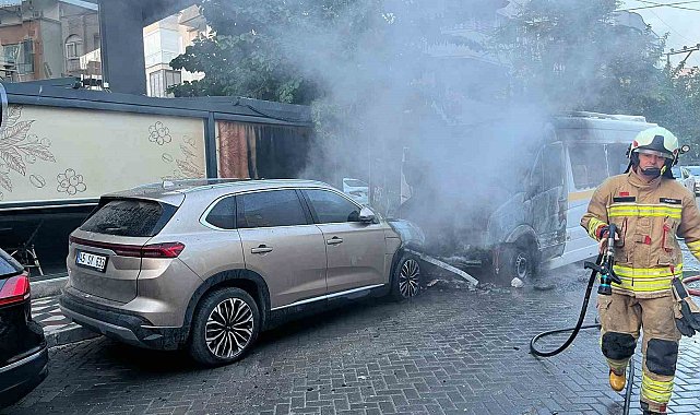 Öğrenci servisi yandı: 13 çocuk son anda kurtarıldı