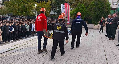 Öğrenciler, deprem tatbikatını başarıyla tamamladı