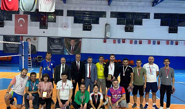 Öğretmenler dostluk maçı yaptı