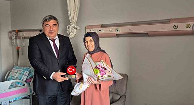 Öğretmenler Günü'nü hastanede geçiren öğretmen unutulmadı