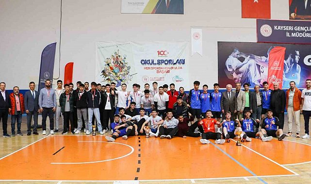 Okullu Gençler Hentbol Müsabakaları tamamlandı