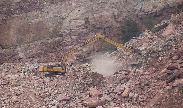 Ordu'da göçük altında kalan kamyon şoförü için yeniden arama çalışması başlatıldı