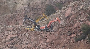 Ordu'da göçük altında kalan kamyon şoförünün cenazesine ulaşıldı