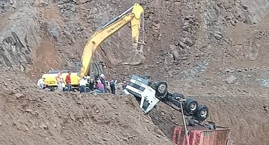 Ordu'da taş ocağında kamyon devrildi, sürücü hayatını kaybetti