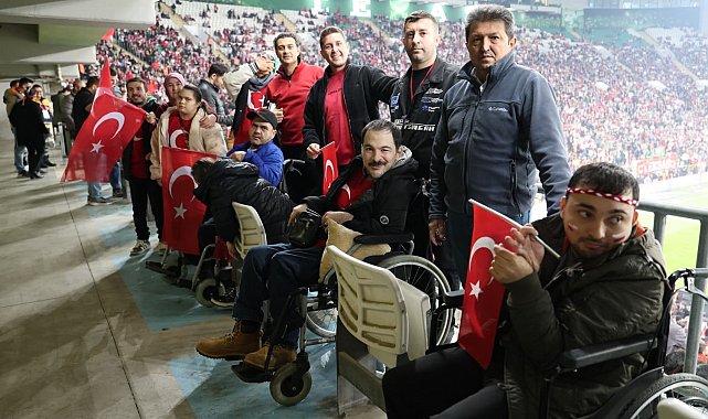Osmangazi Belediyesi engelli bireylere milli maç heyecanı yaşattı
