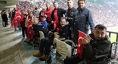 Osmangazi Belediyesi engelli bireylere milli maç heyecanı yaşattı