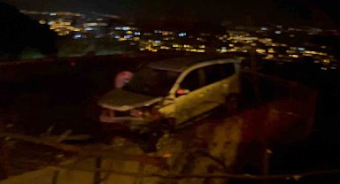Osmaniye'de hafif ticari araç evin damına düştü: 4 yaralı
