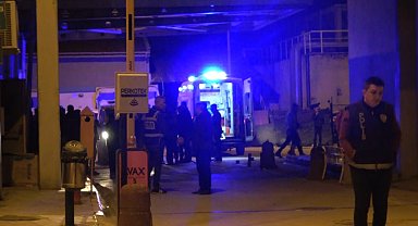 Otomobil belediyeye ait kamyona arkadan çarptı: 1'i bebek 3 yaralı
